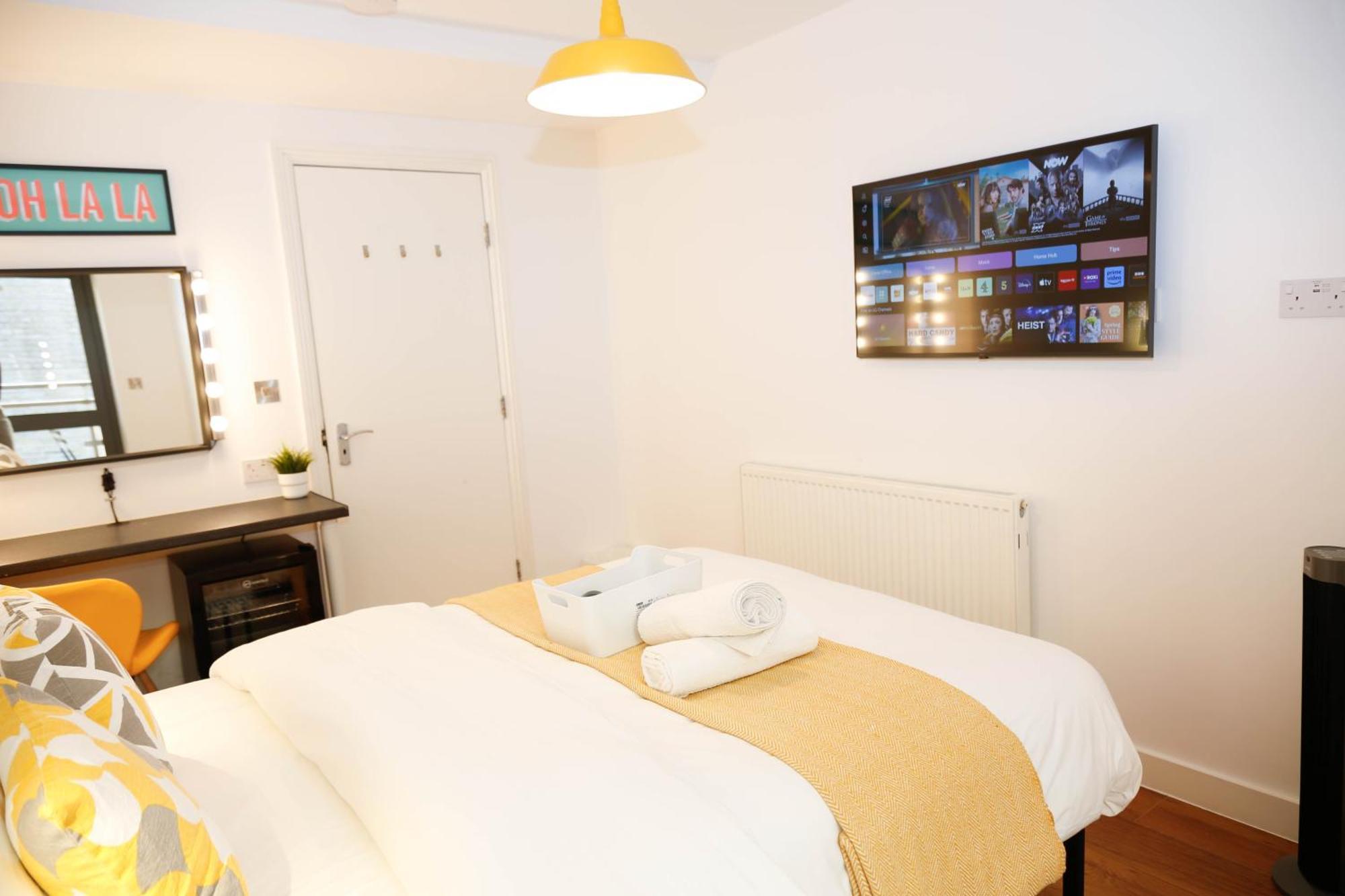 New Luxury Rooms In The Heart Of London Next To Shops, Cafes, Bars & Metro With Shared Bathrooms Ngoại thất bức ảnh