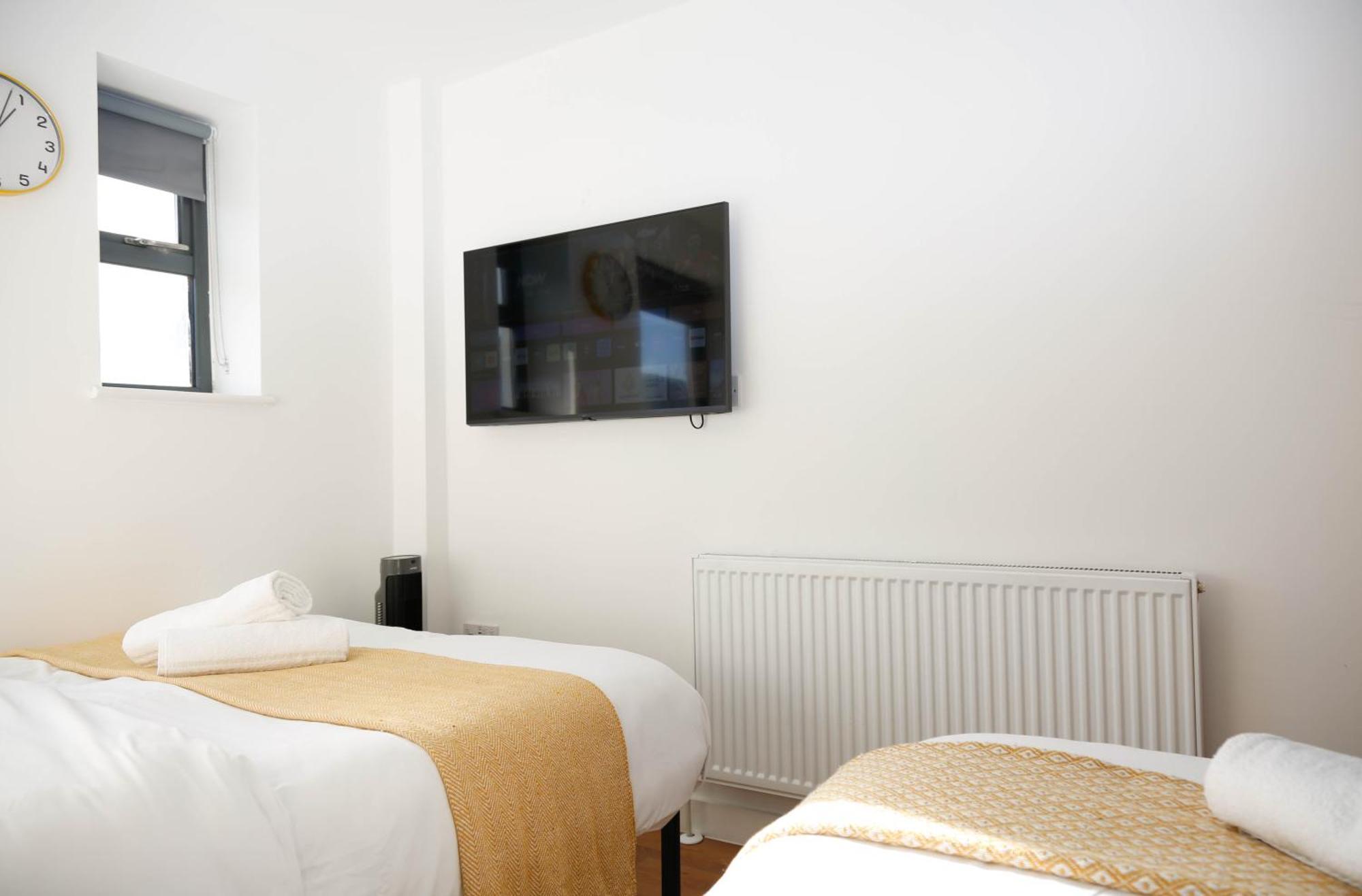 New Luxury Rooms In The Heart Of London Next To Shops, Cafes, Bars & Metro With Shared Bathrooms Ngoại thất bức ảnh