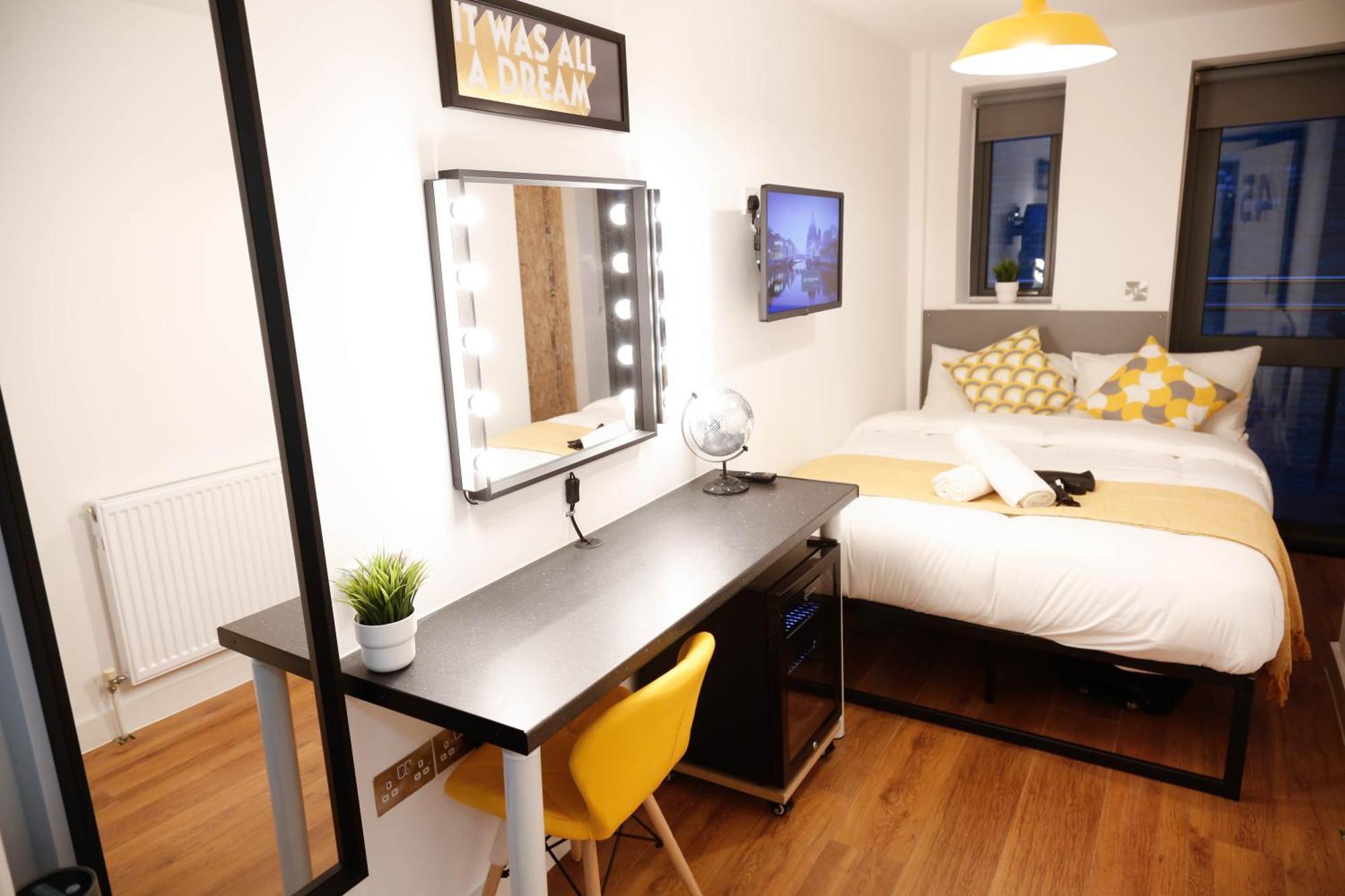 New Luxury Rooms In The Heart Of London Next To Shops, Cafes, Bars & Metro With Shared Bathrooms Ngoại thất bức ảnh