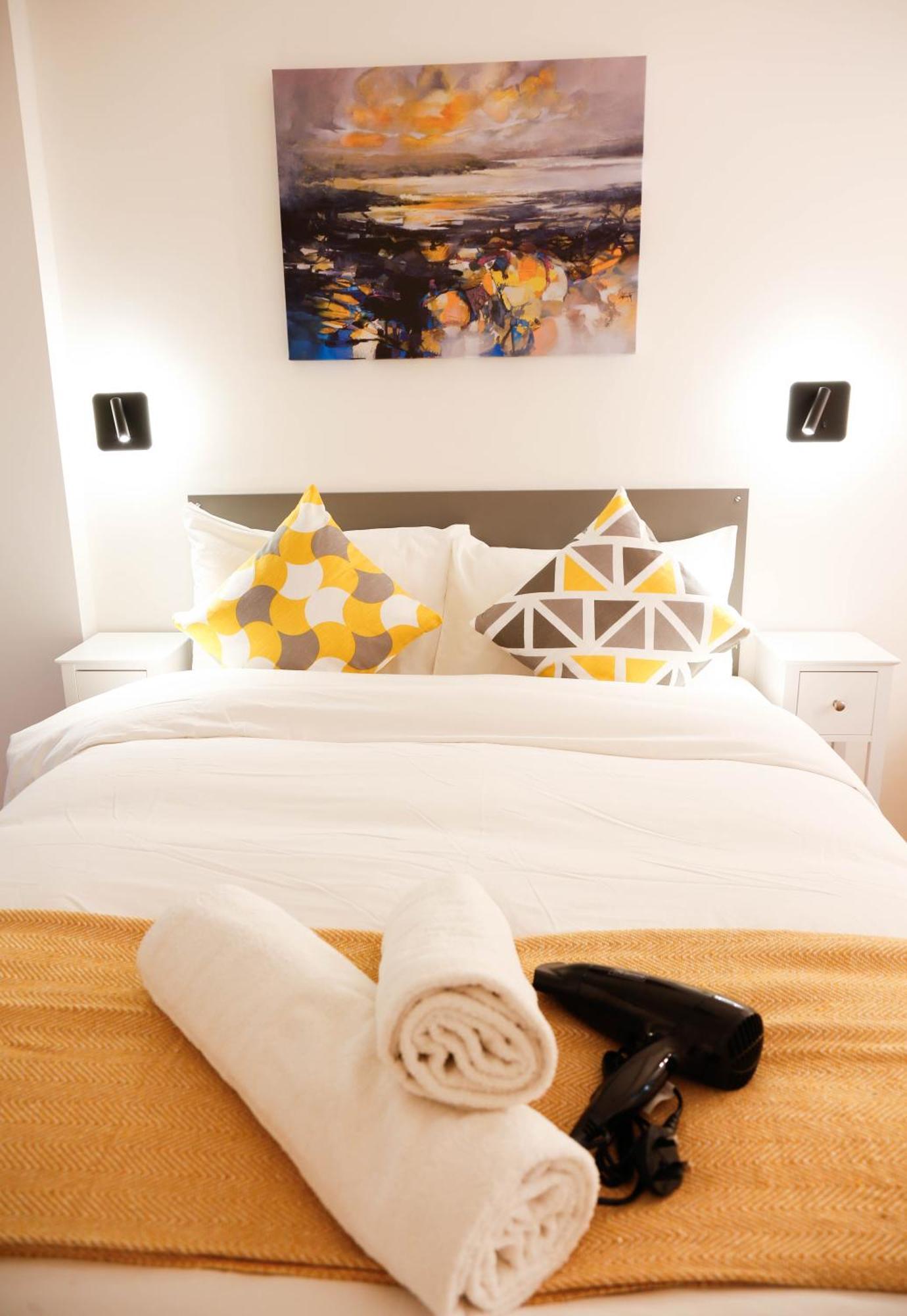 New Luxury Rooms In The Heart Of London Next To Shops, Cafes, Bars & Metro With Shared Bathrooms Ngoại thất bức ảnh