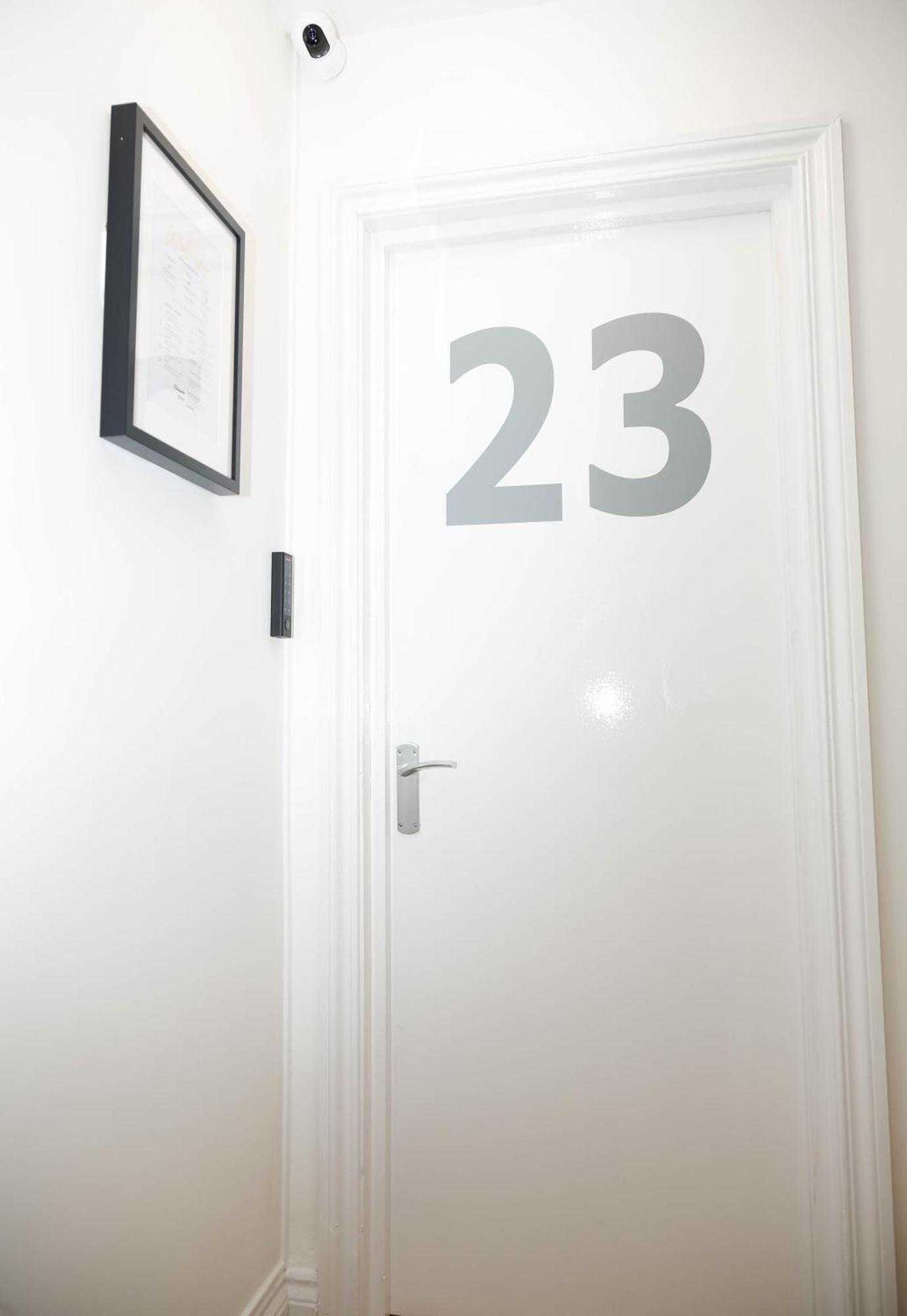 New Luxury Rooms In The Heart Of London Next To Shops, Cafes, Bars & Metro With Shared Bathrooms Ngoại thất bức ảnh